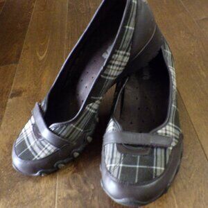 Sketchers Women’s Shoes Loafer Brown Plaid Size 6 Slip On Business Casual Dressy